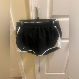 under armour black/white shorts